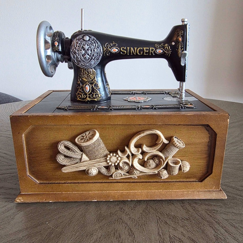 Singer Mini Sewing Machine Wooden Sewing Box w/ Accessories New Old Stock